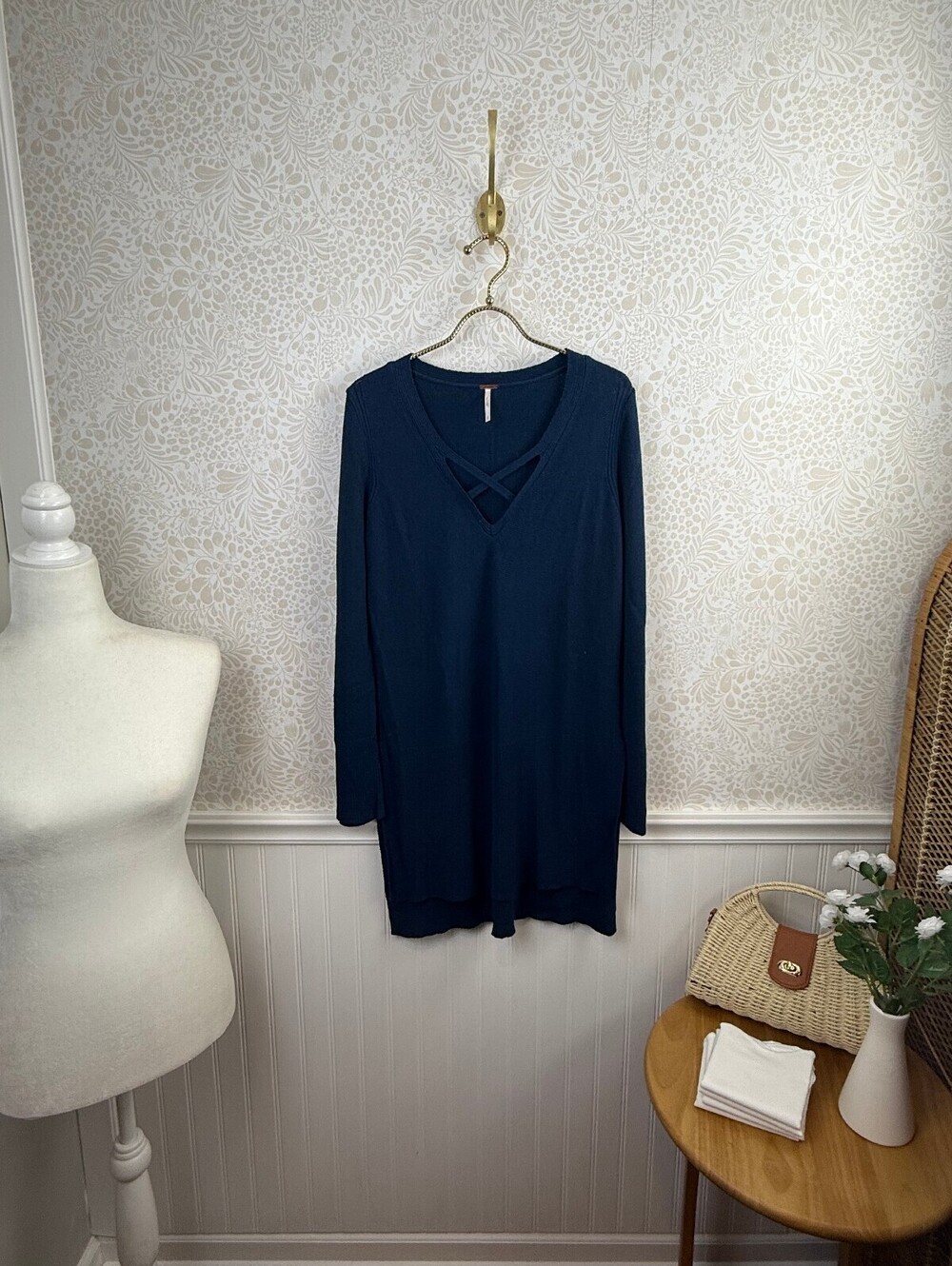 Free People Dark Navy Crisscross V-Neck Tunic Sweater - Size - Medium - Picture 1 of 7